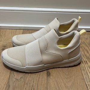 Slip on sneaker